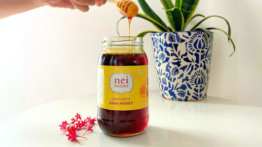 The Golden Elixir Unveiled: Nei Native’s Raw Honey vs. Mass-Produced Honey